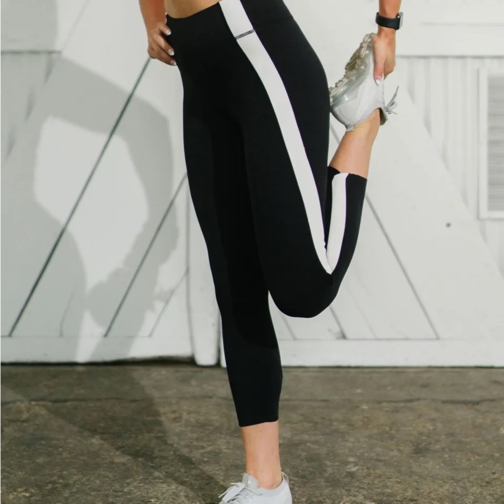 Zyia Black Tulip Edge Hi-Rise Leggings
